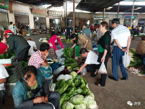 避暑谋道“南街村式的生活”：共有、共建、共享