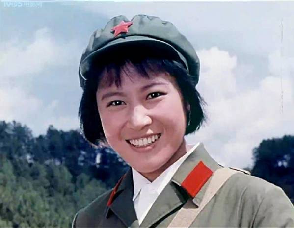 今日观影：1975年八一厂出品的彩色故事片《雷雨之前》