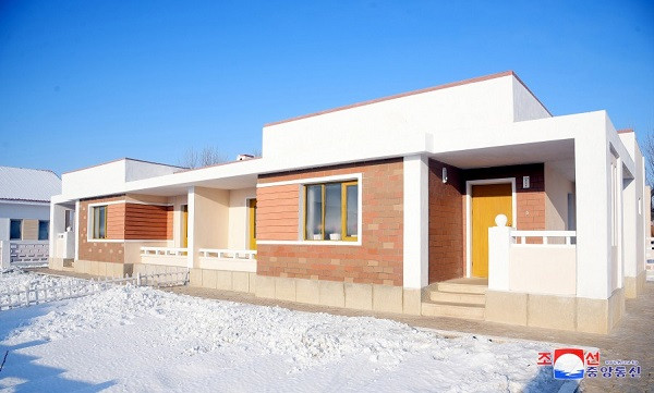 朝鲜:平壤市和平安北道、咸镜北道、咸镜南道一些农村喜乔迁