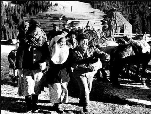 纪念毛主席诞辰125周年：毛主席永远活在各族人民心中