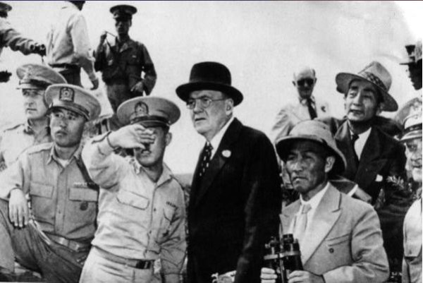 1957年《人民日報》：杜勒斯的夢！