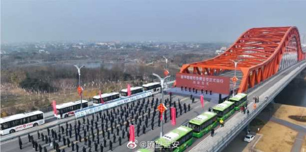 富平县城市免费公交正式运行