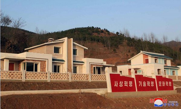 朝鲜江原道黄海南北道一些农村迎来乔迁之喜