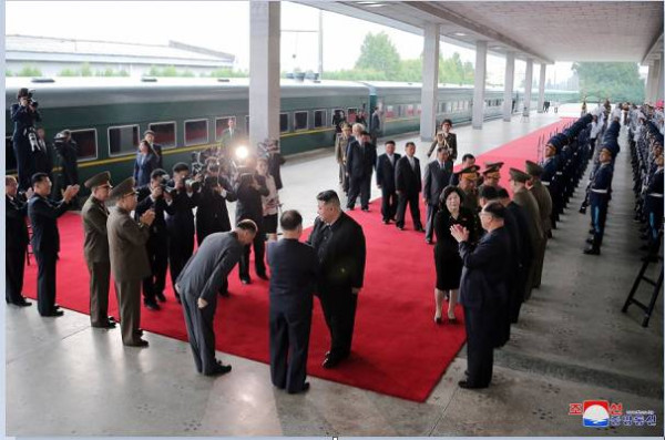 朝鲜劳动党总书记、朝鲜民主主义人民共和国国务委员长金正恩同志从平壤启程出访俄罗斯