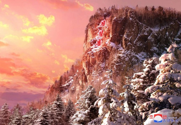 朝鲜人民心中的永远的故乡——白头山密营故居