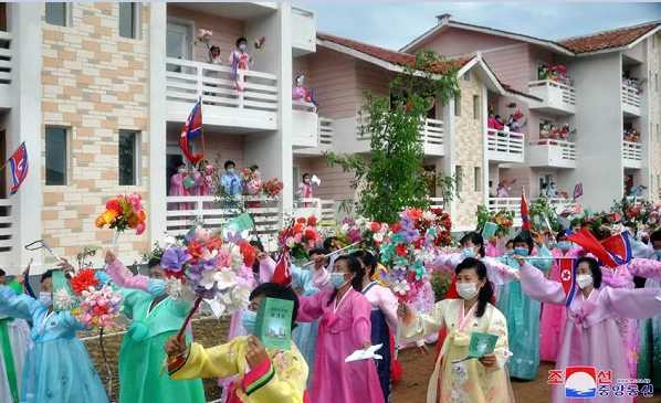 朝鲜平安北道慈江道江原道两江道多个农村转变成为幸福家园，劳动群众换新房