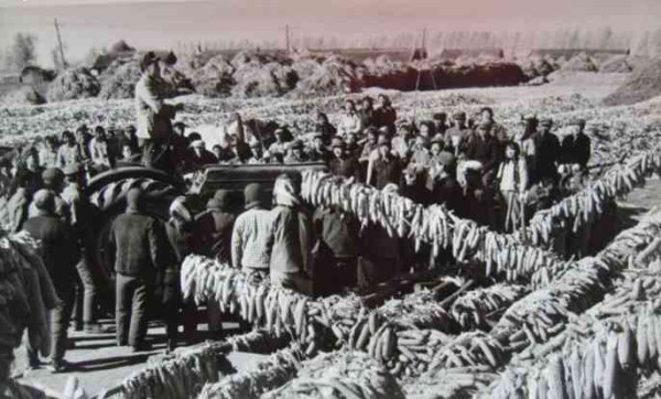 老照片：新中国70年代初期欣欣向荣的农村人民公社