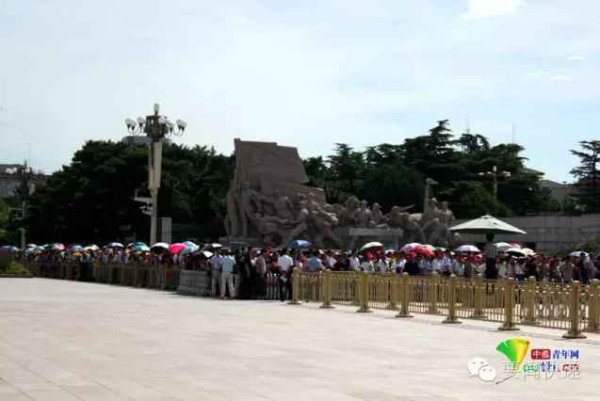 各地人民自发纪念毛主席逝世40周年