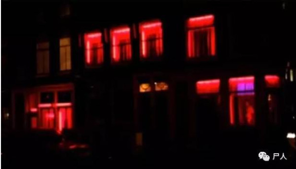 19岁女孩被卖当性奴，被要求每晚必须接待18个客人