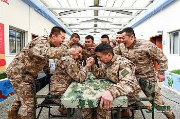 品读高原寒哨的暖冬故事 从中汲取更多前行的勇气和力量