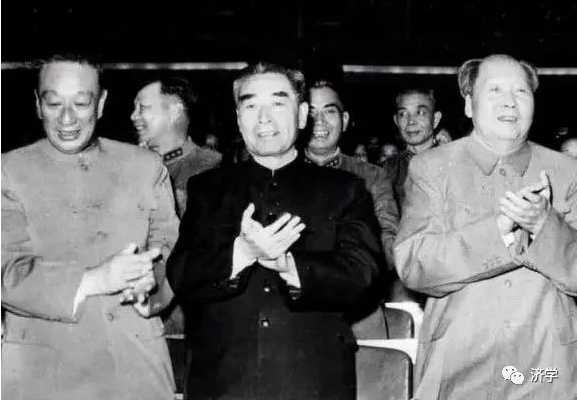 毛主席参观我国第一枚火箭，充当讲解员的“柯老”是谁？