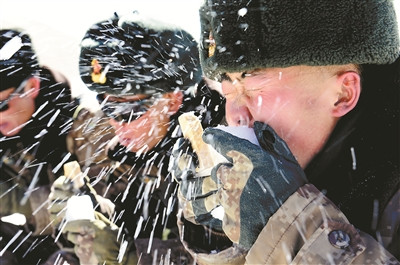 屹立“祖国之巅” 守望“精神屋脊”