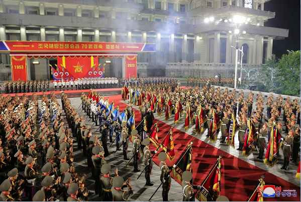 庆祝伟大的祖国解放战争胜利70周年阅兵式隆重举行