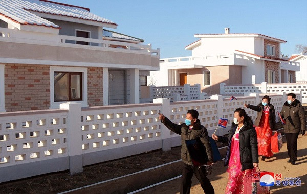 朝鲜:平壤市和平安北道、咸镜北道、咸镜南道一些农村喜乔迁