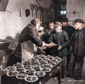 毛主席开辟的金光大道：略论人民公社的十大好处！