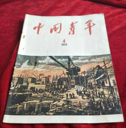 毛主席很早以前就指出，世界的未来属于青年