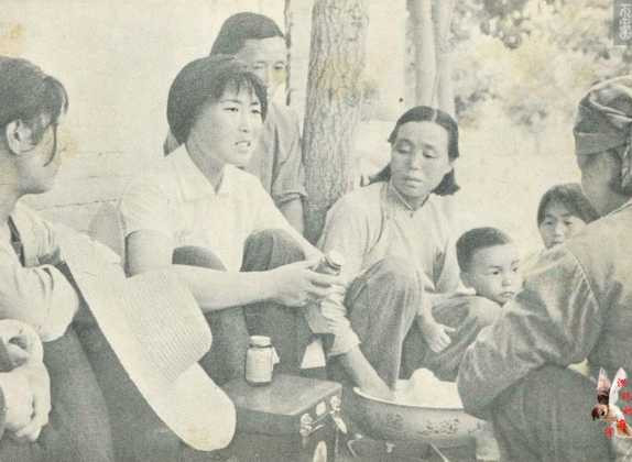 那个年代的宣传画集锦——赤脚医生