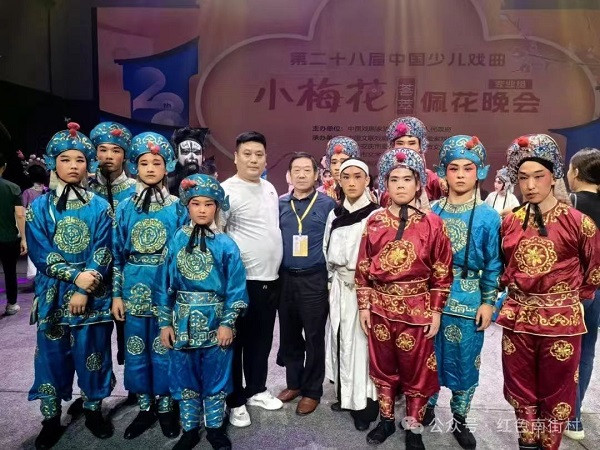 红色南街村：这些“小梅花”亮相第28届“中国少儿戏曲小梅花荟萃”现场终审