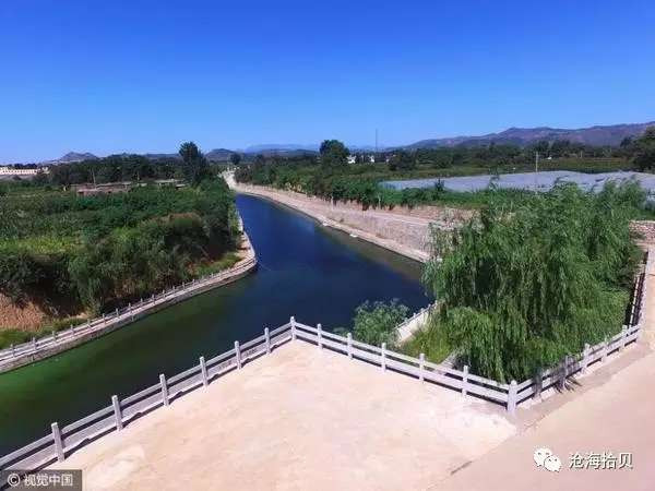 以毛泽东思想为指针坚定不移走社会主义道路的楷模