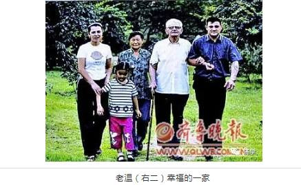 “毛主席万岁！志愿军万岁！”在联合国军战俘奥运会场响起