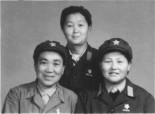 大别山里铁娘子金刚台上妇女排