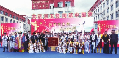 在玉树人民心中绘出多彩画卷