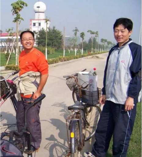 羽龙禁： 纪念人民教师艾跃进教授