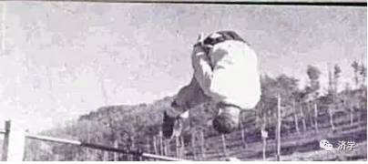 “毛主席万岁！志愿军万岁！”在联合国军战俘奥运会场响起