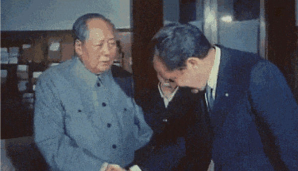 毛主席言必信行必果：帝国主义夹着尾巴逃跑了，美国总统“不请自来”了？