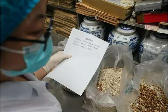 南京：中药汤剂助力抗疫