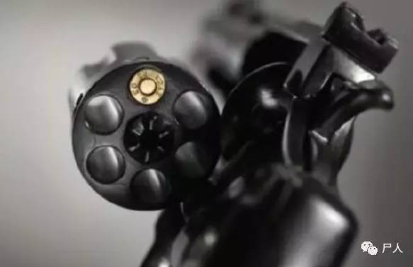 19岁女孩被卖当性奴，被要求每晚必须接待18个客人