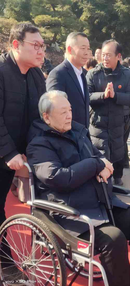 12月24日毛远新和夫人去韶山广场纪念毛主席诞辰130周年