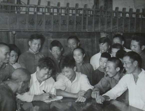 毛泽东社会主义光明道路——农业合作化运动