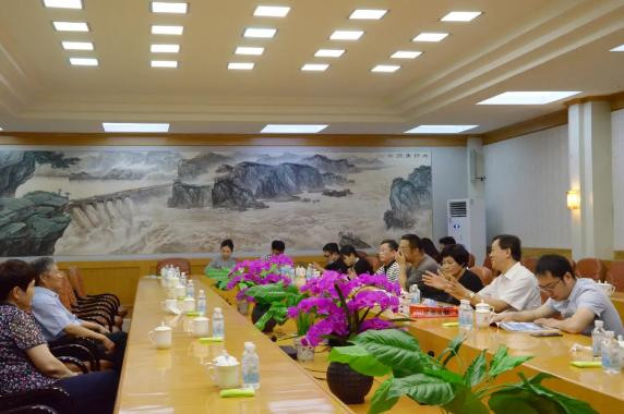 十多家省级以上媒体聚焦南街村