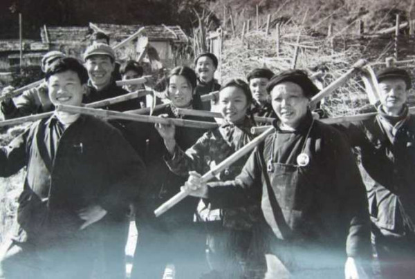 老照片：新中国70年代初期欣欣向荣的农村人民公社