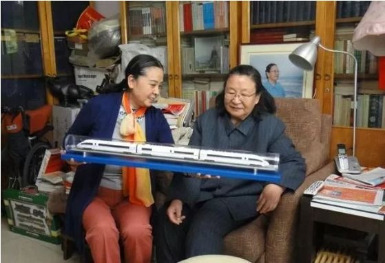 毛主席女儿李讷住所照片流出！墙上一幅照片引人注目...