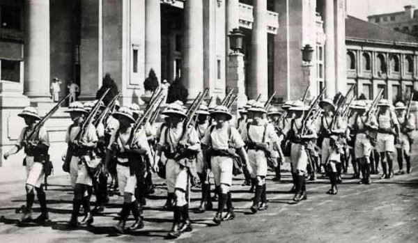 超级工程一览：民国范儿——姜文这番话，为何让公知张鸣勃然大怒？