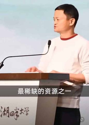 “打工人”爆梗的背后：一个在自嘲中觉醒的阶级