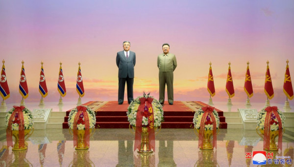 朝鲜党和政府领导干部在民族最大追悼日之际参谒锦绣山太阳宫