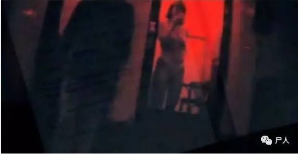 19岁女孩被卖当性奴，被要求每晚必须接待18个客人