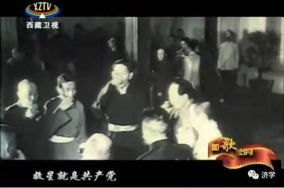 翻身农奴把歌唱:毛主席啊红太阳,革命道路宽又广