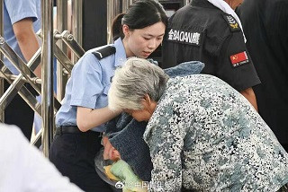 “没什么说的，该干就干……”这些00后，在暴雨洪水中选择逆流而上！