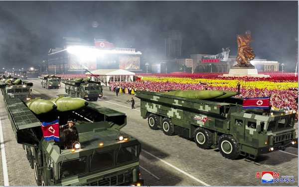 庆祝伟大的祖国解放战争胜利70周年阅兵式隆重举行