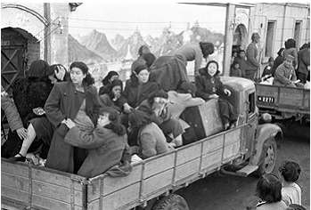 旧社会把人变成鬼，新中国把鬼变成人！妇女解放运动的伟大意义