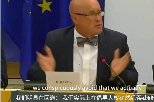 我觉得事情非常诡异，大家就像集体失忆了一样