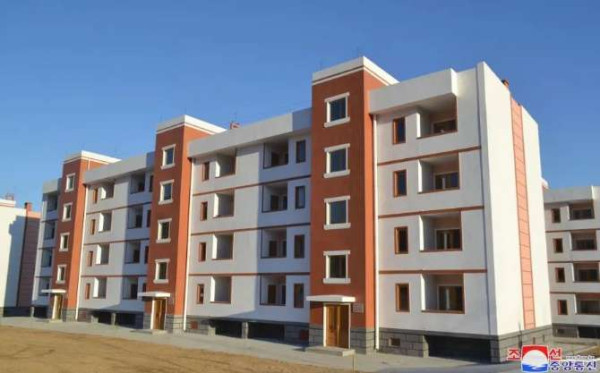 朝鲜：罗先市劳动者分到海景房