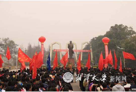 CCTV报道毛泽东思想的“铁杆粉丝”