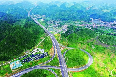 【大美中国】贵黄高速全线建成通车