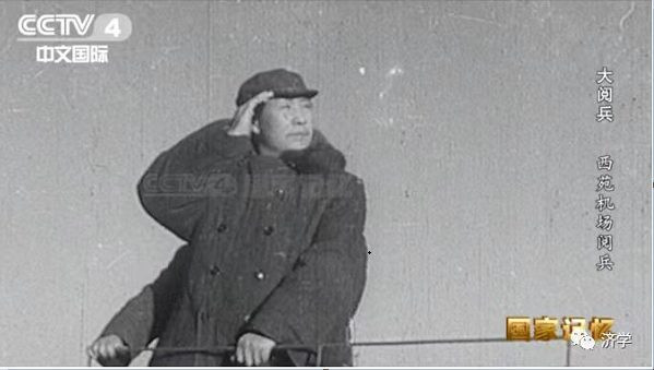大元帅服似乎多余：伟大统帅有多帅？