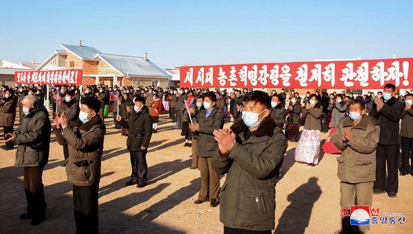 朝鲜:平壤市和平安北道、咸镜北道、咸镜南道一些农村喜乔迁